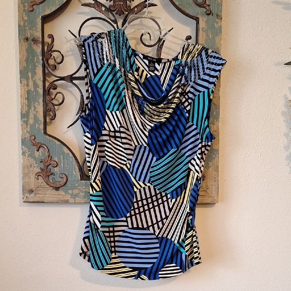 Style & Co. Tops - Style & Co Blue White Graphic Asymmetrical Blouse. Size LARGE